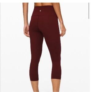 FINAL SALELululemon Wunder Under 3/4 Crop Leggings